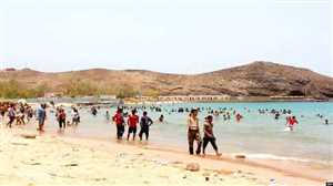 تحذيرات من السباحة في شواطئ عدن بسبب الرياح الموسمية
