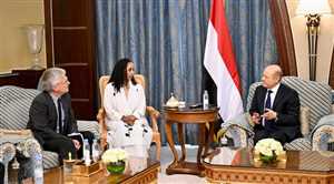 رئيس مجلس القيادة الرئاسي يطالب بتحرك دولي لوقف جرائم الحوثي