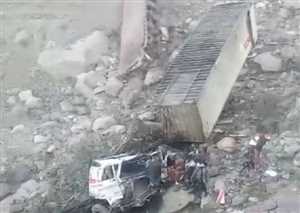 ذمار.. وفاة سائق شاحنة من خط منحدر جبلي استحدثته مليشيات الحوثي