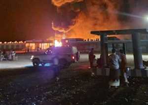 السلطات المحلية بالمهرة تعلن وفاة ثلاثة من موظفي شركة النفط في الحريق الذي نشب في محطة وقود بقشن