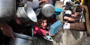 Gazze’de açlıkla mücadele eden halk sokaklara döküldü