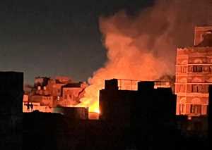 انفجار يهز صنعاء القديمة يعقبه حريق هائل ومصادر تكشف السبب (فيديو)