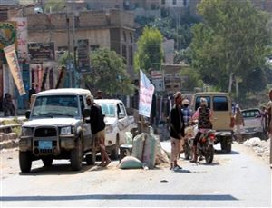 مليشيات الحوثي تعتقل مواطنين في نقاط على مداخل ذمار والبيضاء