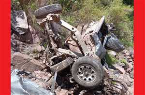 وفاة 7 اشخاص بينهم أطفال جراء سقوط سيارة من منحدر جبلي من محافظة ذمار