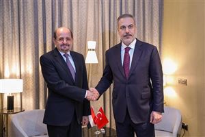 وزير الخارجية "الزنداني" يبحث مع نظيره التركي سبل تعزيز وتطوير العلاقات الثنائية بين البلدين