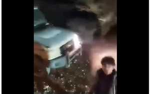 فيديو.. القبض على قائد نقطة أمنية وجنوده بعد تورطهم في حادث ابتزاز لسائق شاحنة في أبين