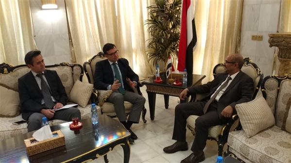 وزير التخطيط يبحث مع السفير التركي دعم برنامج إعادة الإعمار