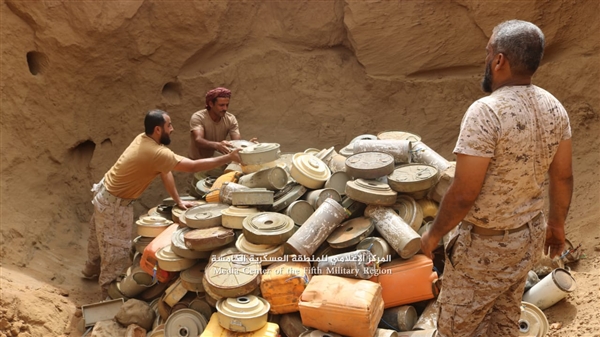 الجيش الوطني يتلف آلاف الألغام والعبوات الناسفة التي زرعتها الميليشيا في ميدي