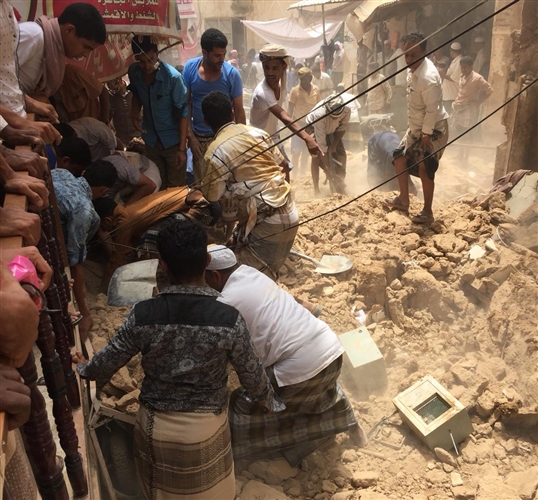 سقوط ثلاثة ضحايا بينهم امرأة إثر انهيار منزل قديم في سيئون