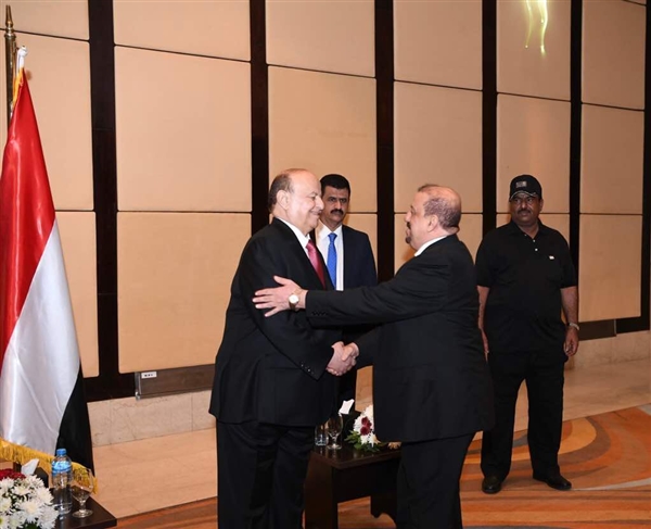 هل ينجح هادي في "رص صفوف المؤتمر" من جديد؟