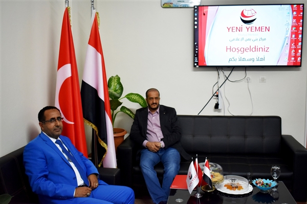 وزير الزراعة يزور مركز "يني يمن" الإعلامي