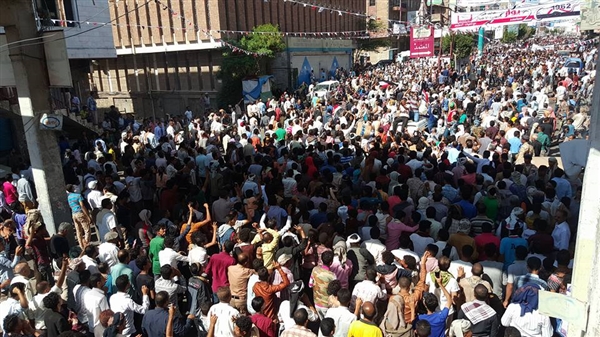 لليوم الثالث على التوالي.. ارتفاع وتيرة الاحتجاجات في تعز