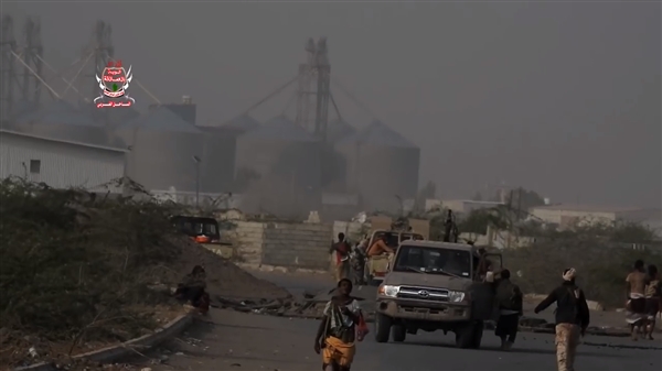 قوات "العمالقة" تواصل التقدم شرقي مدينة الحديدة