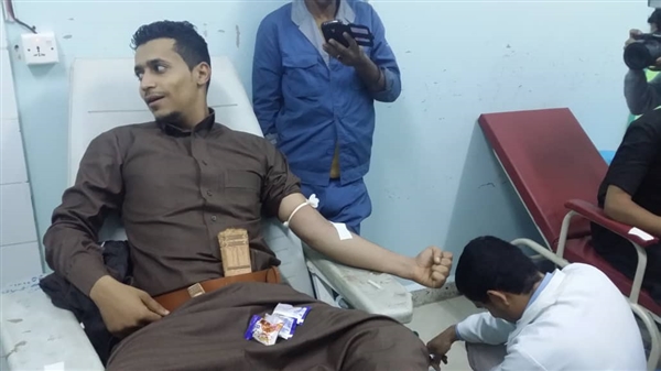 "جدد حياتك بالتطوع.. جدد دمك بالتبرع".. مأرب تشهد حملة تبرع بالدم