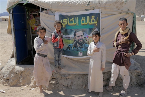 منتج مسلسل "قيامة أرطغرل" يحتفي بصورة "بقالة الكاي" اليمنية