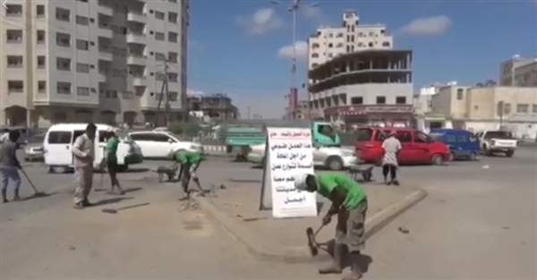 "لأجلك يا عدن.. كلنا عمال نظافة"