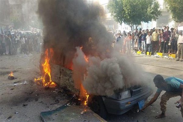 قذيفة لميليشيات الحوثي تقتل امرأة وتصيب 12 آخرين في تعز