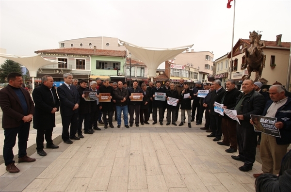 وقفة احتجاجية لمناصرة اليمن في مدينة "باليكسر" التركية