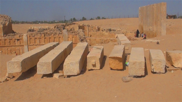 كثبان الإهمال تدفن أعمدة حضارة عمرها آلاف السنين في مأرب