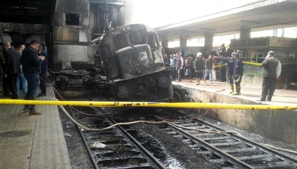 وزير النقل المصري يستقيل بعد حريق محطة قطارات بالقاهرة