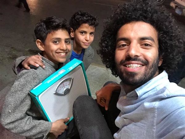 #ميزان_علاءالدين.. يصنع ابتسامة طفلين حرمتهما الحرب من التعليم في اليمن (تقرير خاص)