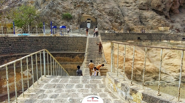 صهاريج عدن.. قرون من النسيان وعطاء يأبى الخذلان