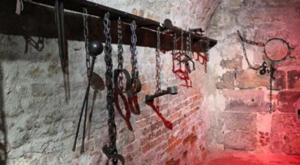 منظمة حقوقية تتهم ميليشيات الحوثي بممارسة أبشع صنوف التعذيب بحق المعتقلين