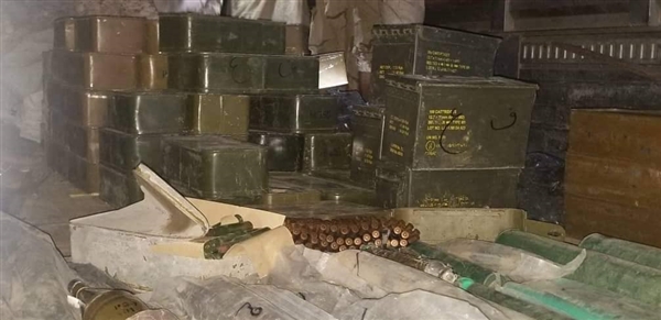 شحنة أسلحة كبيرة في قبضة الجيش الوطني بمحافظة تعز.. ماذا تحتوي ولمن كانت تتجه ؟!