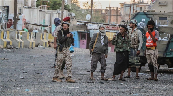 تعز: اشتباكات عنيفة بين الأمن ومسلحي أبو العباس والانفجارات تهز المدينة