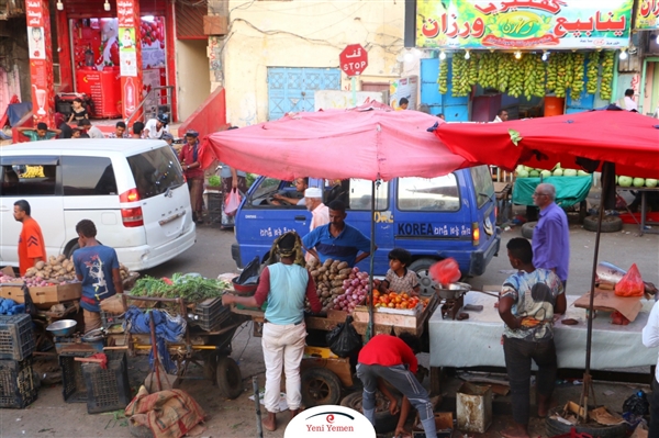رمضان في عدن.. ارتفاع فاحش في الأسعار يقابله كفاح الباعة والمواطنين (تقرير خاص)