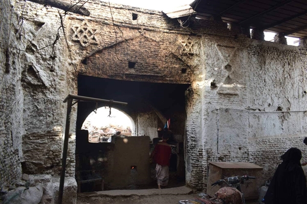 بعد عقود من الإهمال.. سنوات الحرب تهدد بمحو معالم زبيد التاريخية (تقرير خاص)