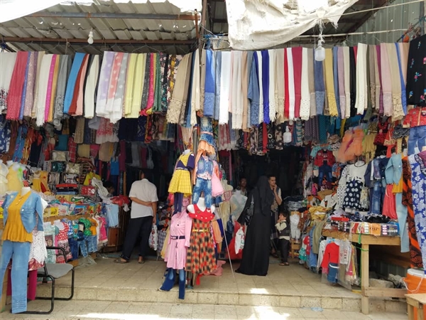 ارتفاع أسعار الملابس يصادر فرحة العيد في تعز (تقرير خاص)