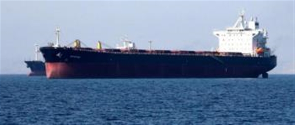 مخاوف من كارثة بيئية تتسبب بها "القنبلة العائمة" في الحديدة22