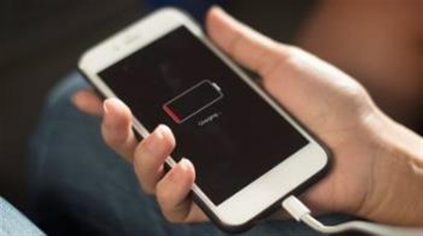 تعرّف على الخطأ «الفادح» الذي يهلك بطارية هاتفك الآيفون