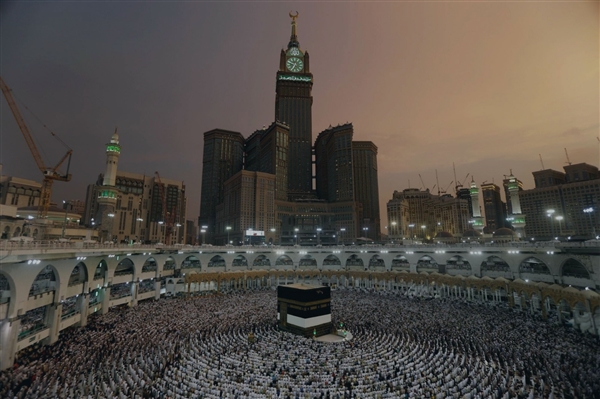 السعودية تقرر إلغاء رسوم تكرار العمرة