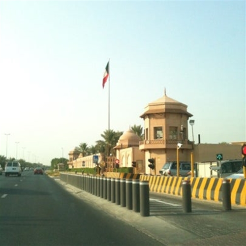 طائرة مسيرة تخترق أجواء الكويت وتحوم فوق قصر أمير البلاد