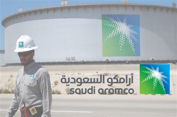 أرامكو السعودية تخطر عملاء باستئناف تحميل النفط