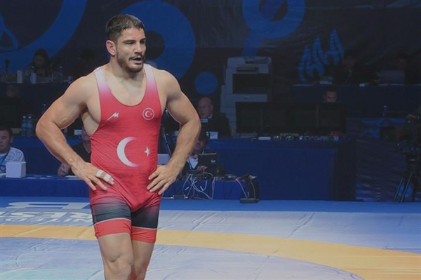 مصارع تركي يتأهل إلى نهائي بطولة العالم للوزن الثقيل