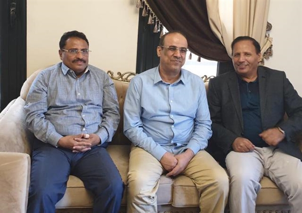 وفد رفيع يصل مسقط وموقع حكومي يكشف أهداف الزيارة