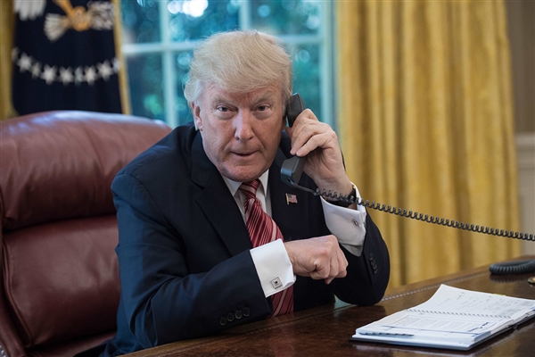 مكالمة هاتفيه أجراها ترمب قد تؤدي إلى عزله.. هذا نصها