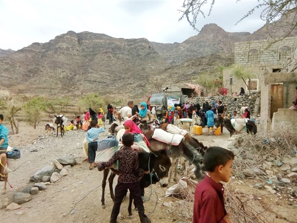 معاناة مستمرة.. رحلة المرأة اليمنية في البحث عن المياه في تعز