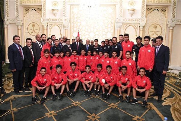 كم المبلغ الذي منحه رئيس الجمهورية لمنتخب الناشئين؟