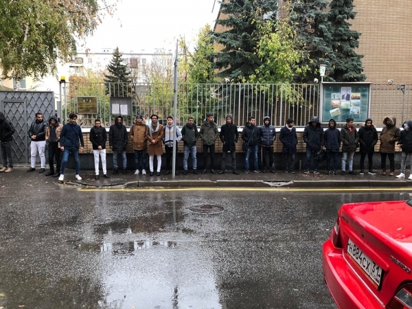 الطلاب اليمنيون في روسيا يطالبون بإقالة السفير والتحقيق في مخالفاته