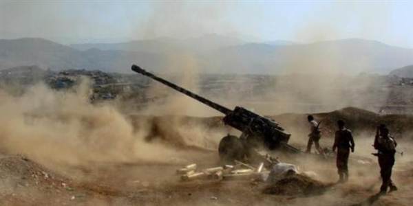 مدفعية الجيش تستهدف رتلاً عسكرياً للمليشيا في صعدة