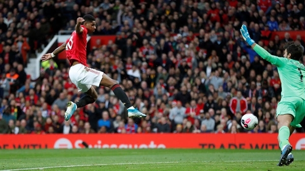 يونايتد يتعادل مع ليفربول ويوقف سلسلة انتصاراته