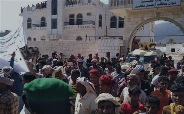 قبل يوم من توقيع اتفاق الرياض.. مليشيات الانتقالي تحاصر محافظة سقطرى