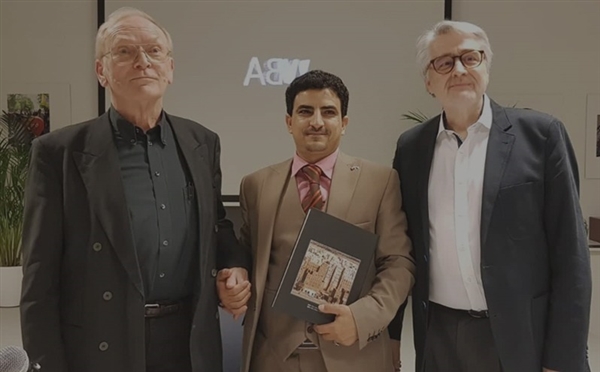 عالم نمساوي يصدر كتاباً عن رحلته الأثرية إلى اليمن