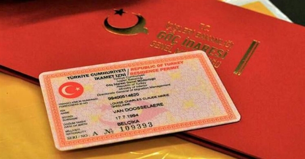 أوغلو: شروط إضافية على تجديد الإقامة السياحية في تركيا