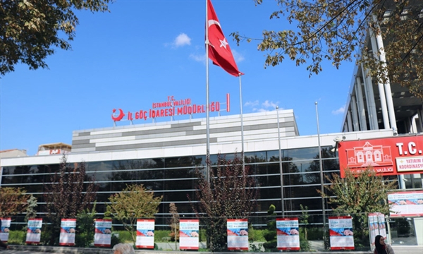 دائرة الهجرة توضح حقيقة قرار إيقاف تجديد الإقامة السياحية في تركيا