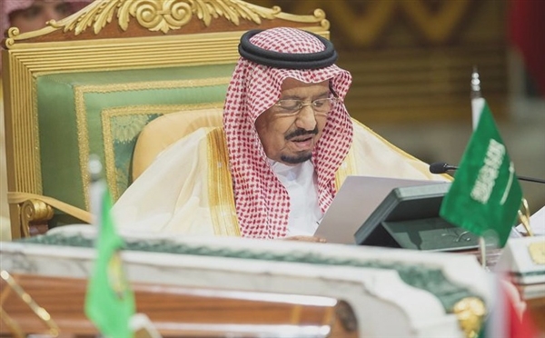 الملك سلمان يؤكد على أهمية الحل السياسي للأزمة في اليمن